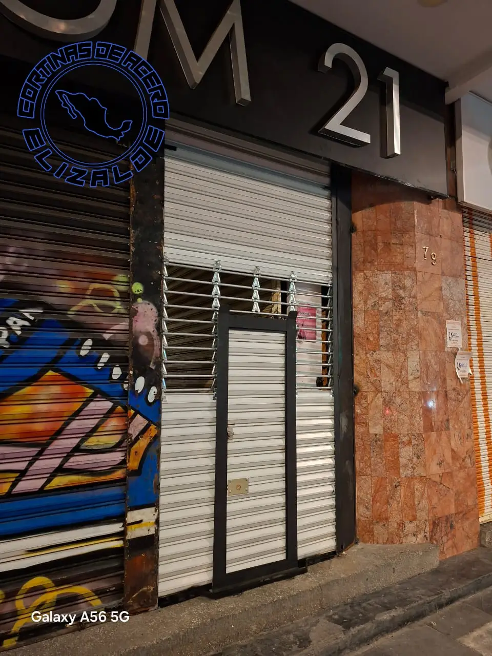 Cortina duela troquelada tipo europeo