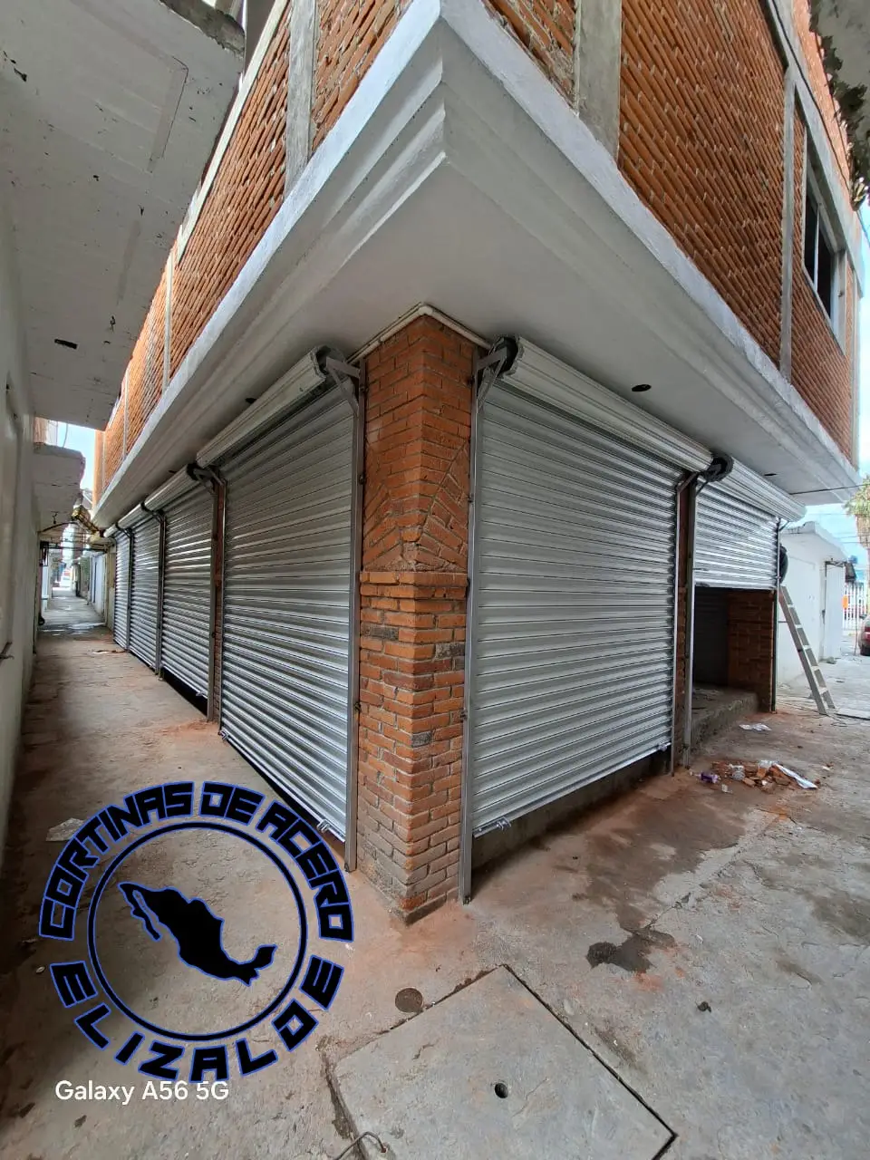 Cortina estética para local comercial